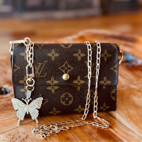 LOUIS VUITTON
Monogram Porte Tresor Etui Papiers
Wallet 1998 france converted - Picture 3 of 16